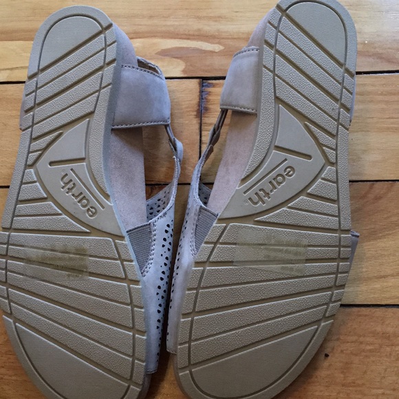 Tan Earth Sandals - Picture 3 of 3